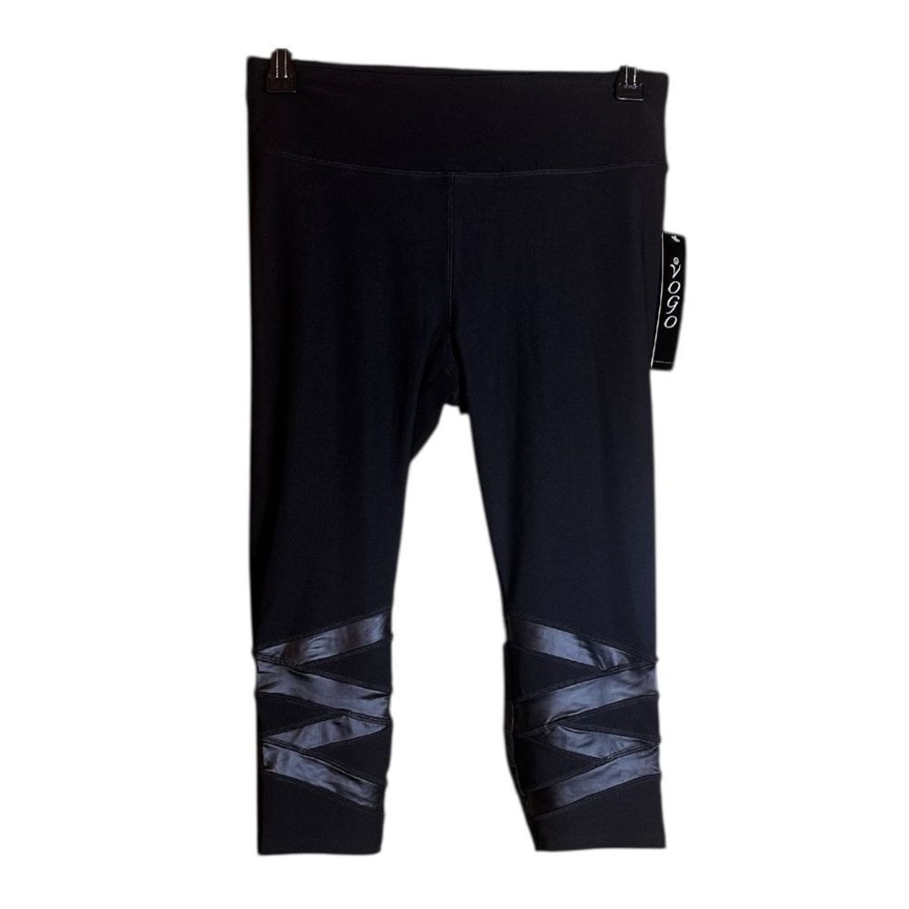 VOGO Athletica  Black Capri Leggings with Crisscross Detail Size Large‎ NWT 📦